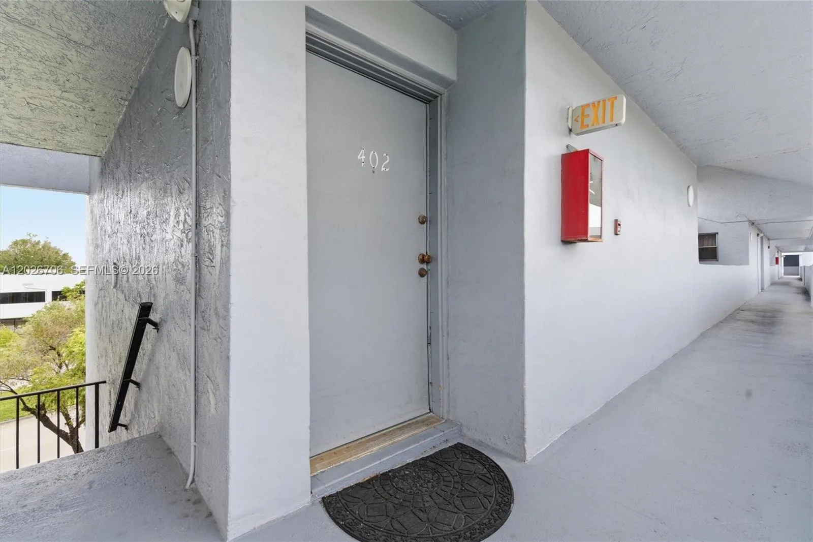 210 Fontainebleau Blvd # 402, Miami, FL 33172