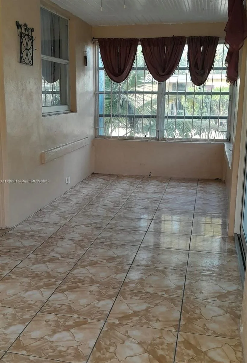 6730 NE MIAMI PL, Miami, FL 33138 photo 6