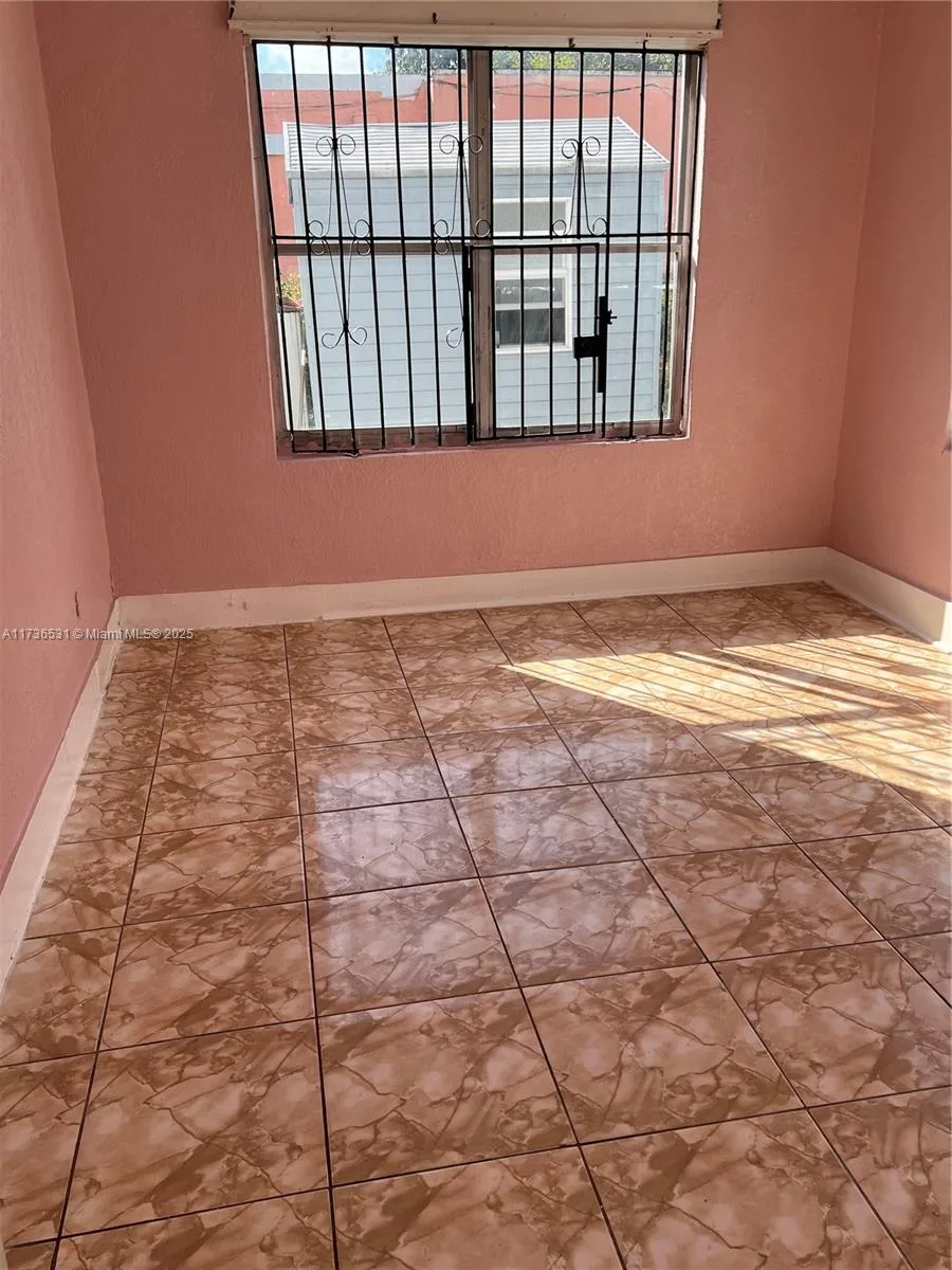 6730 NE MIAMI PL, Miami, FL 33138 photo 9
