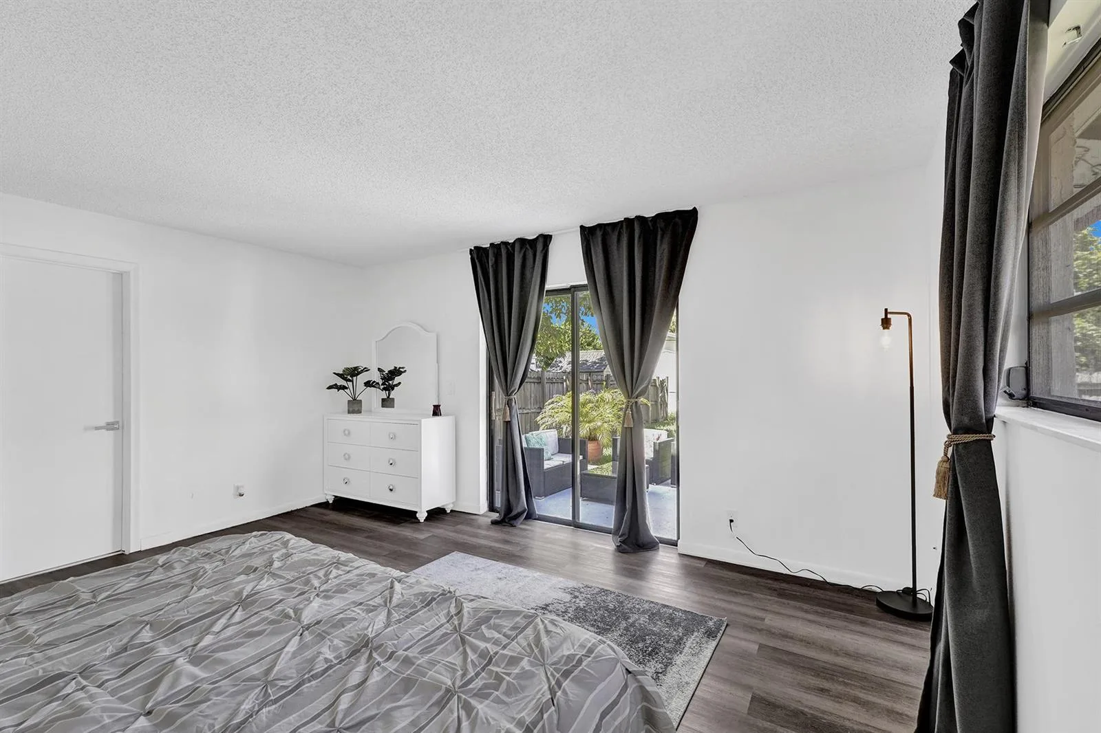 1115 NE 1st Court # B, Hallandale Beach, FL 33009 — zdjęcie 3