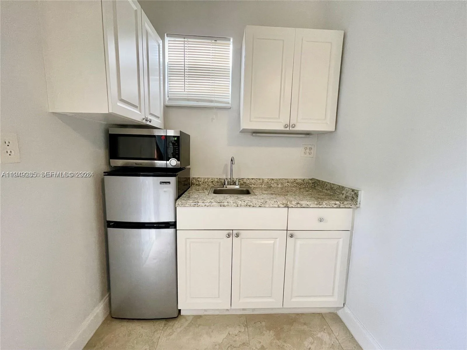 712 SW 5th Ct # 3, Hallandale Beach, FL 33009 photo 2