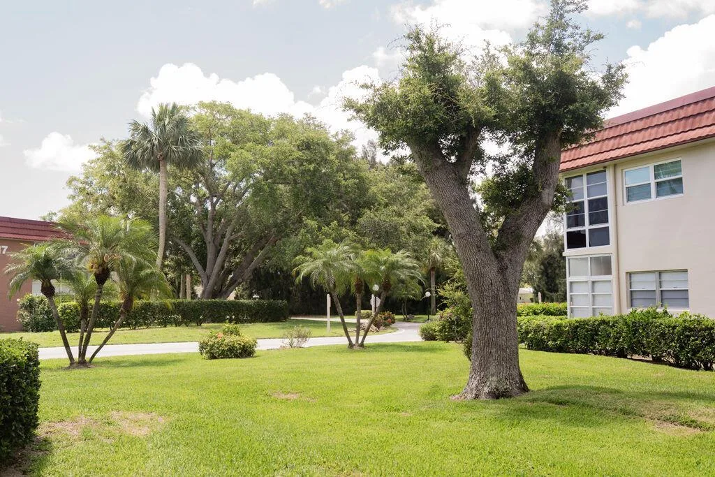 15 Vista Palm Lane # 105, Vero Beach, FL 32962 photo 2