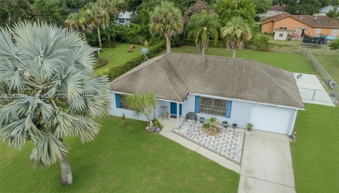 4016 E Sunflower Circle, La Belle, FL 33935 photo 2
