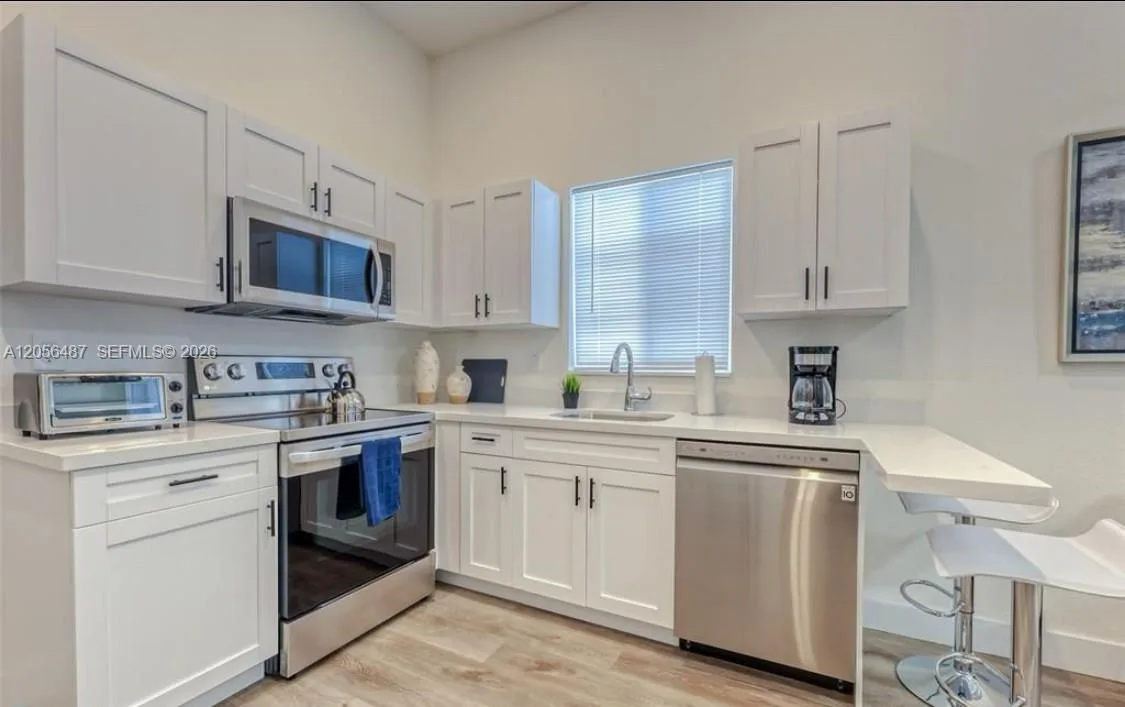 830 SE 14th St # 1, Fort Lauderdale, FL 33316