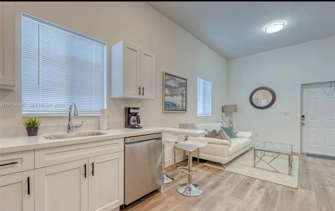 830 SE 14th St # 1, Fort Lauderdale, FL 33316 photo 3