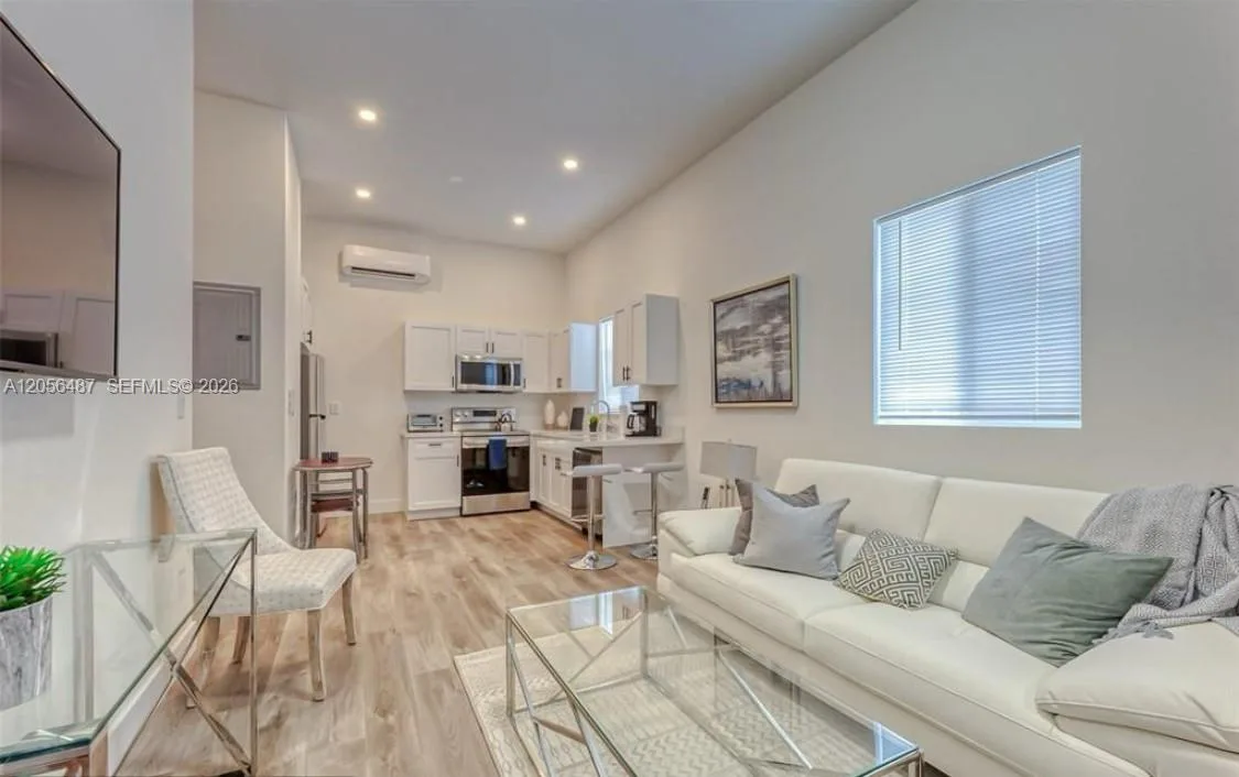 830 SE 14th St # 1, Fort Lauderdale, FL 33316 photo 4