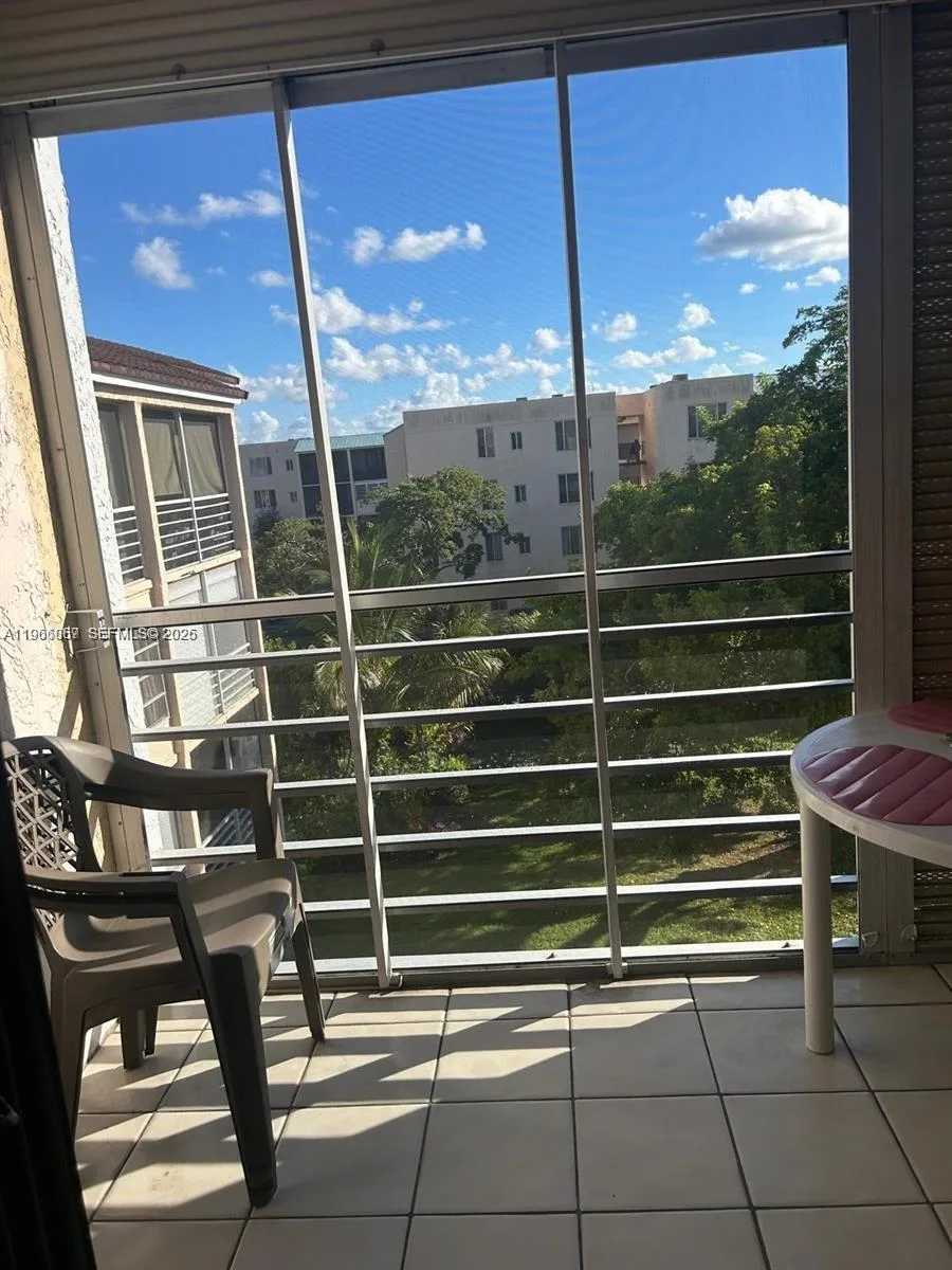 2840 Somerset Dr # 400M, Lauderdale Lakes, FL 33311 photo 8