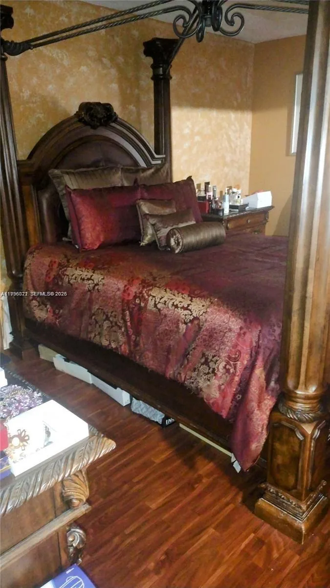 Listing photo 9