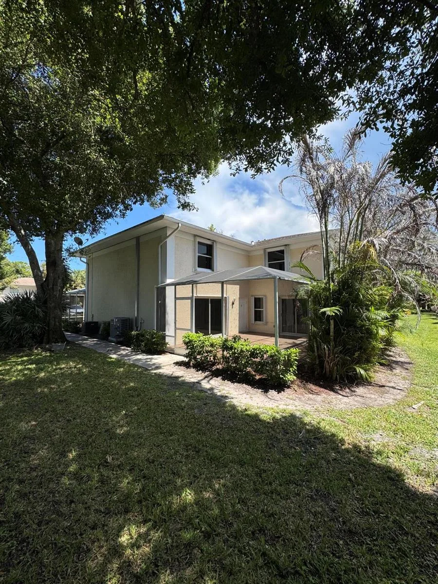 1536 N Lawnwood Circle # 3, Fort Pierce, FL 34950 photo 2