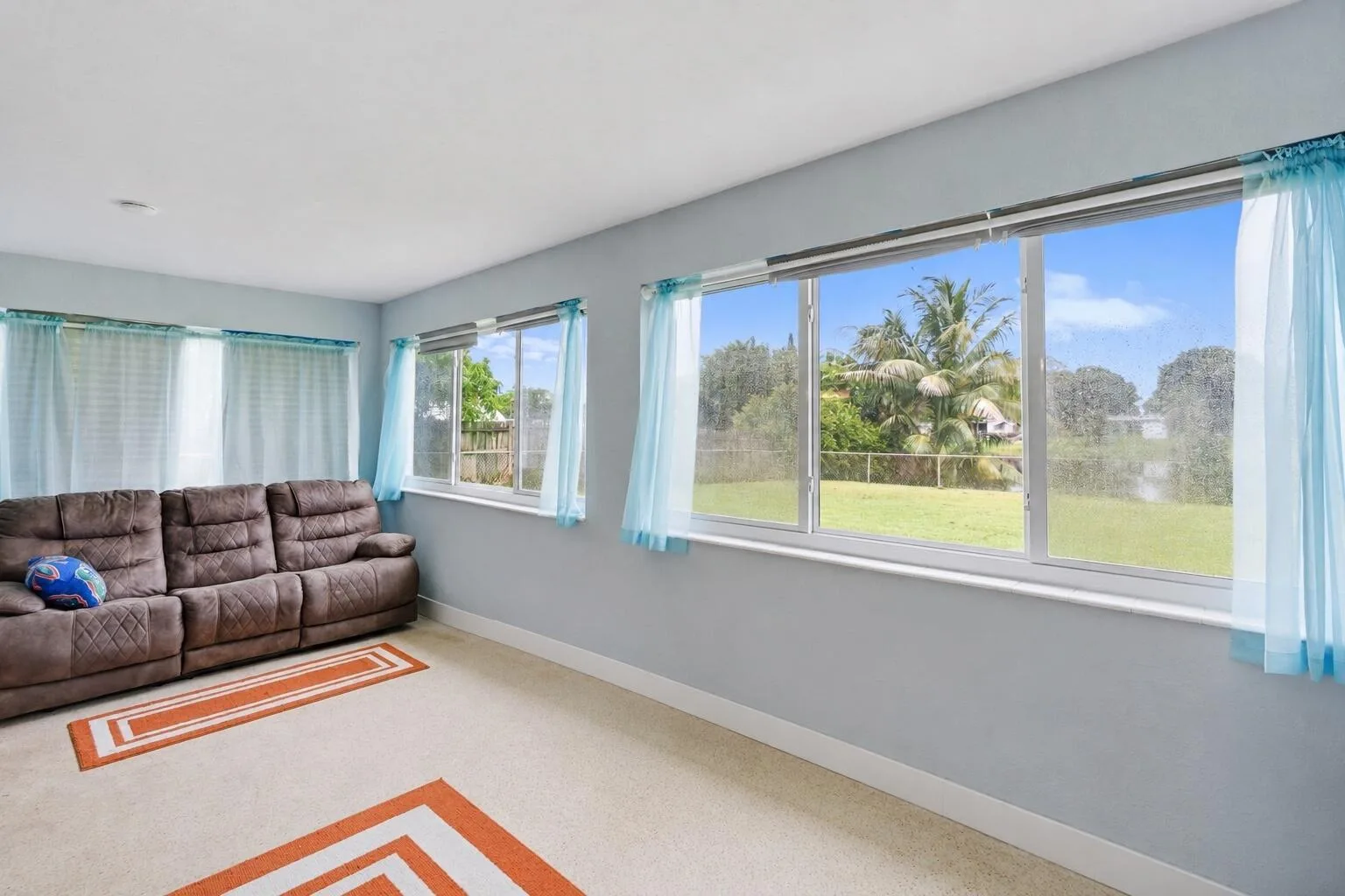 2780 NW 26TH Avenue, Oakland Park, FL 33311 photo 2