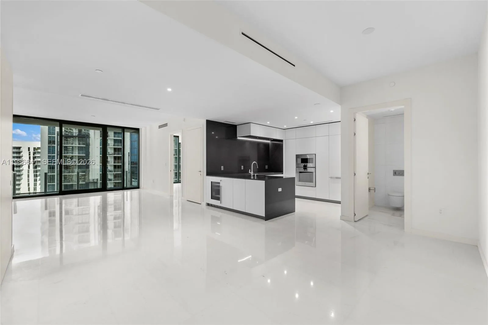 300 Biscayne Blvd Way # 2409, Miami, FL 33131 photo 3
