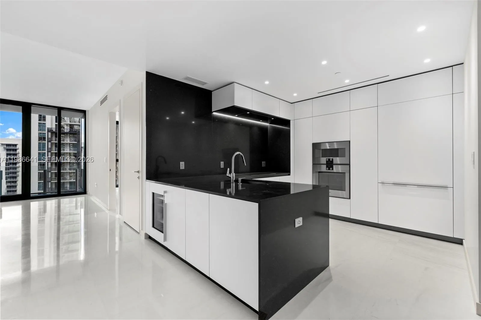 300 Biscayne Blvd Way # 2409, Miami, FL 33131 photo 7