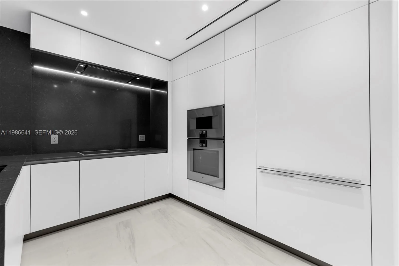 300 Biscayne Blvd Way # 2409, Miami, FL 33131 photo 8