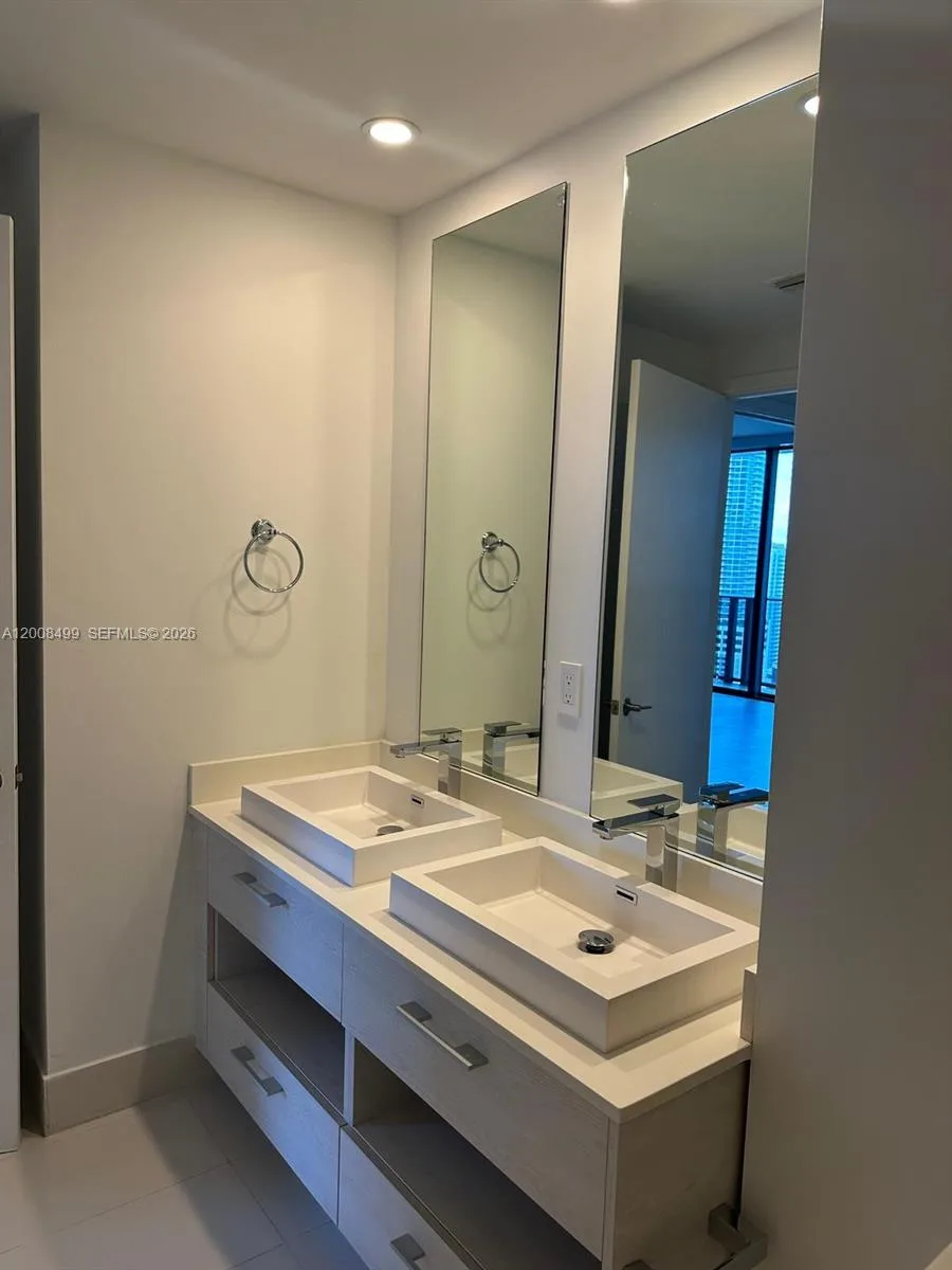 55 SW 9th St # 2702, Miami, FL 33130 photo 9