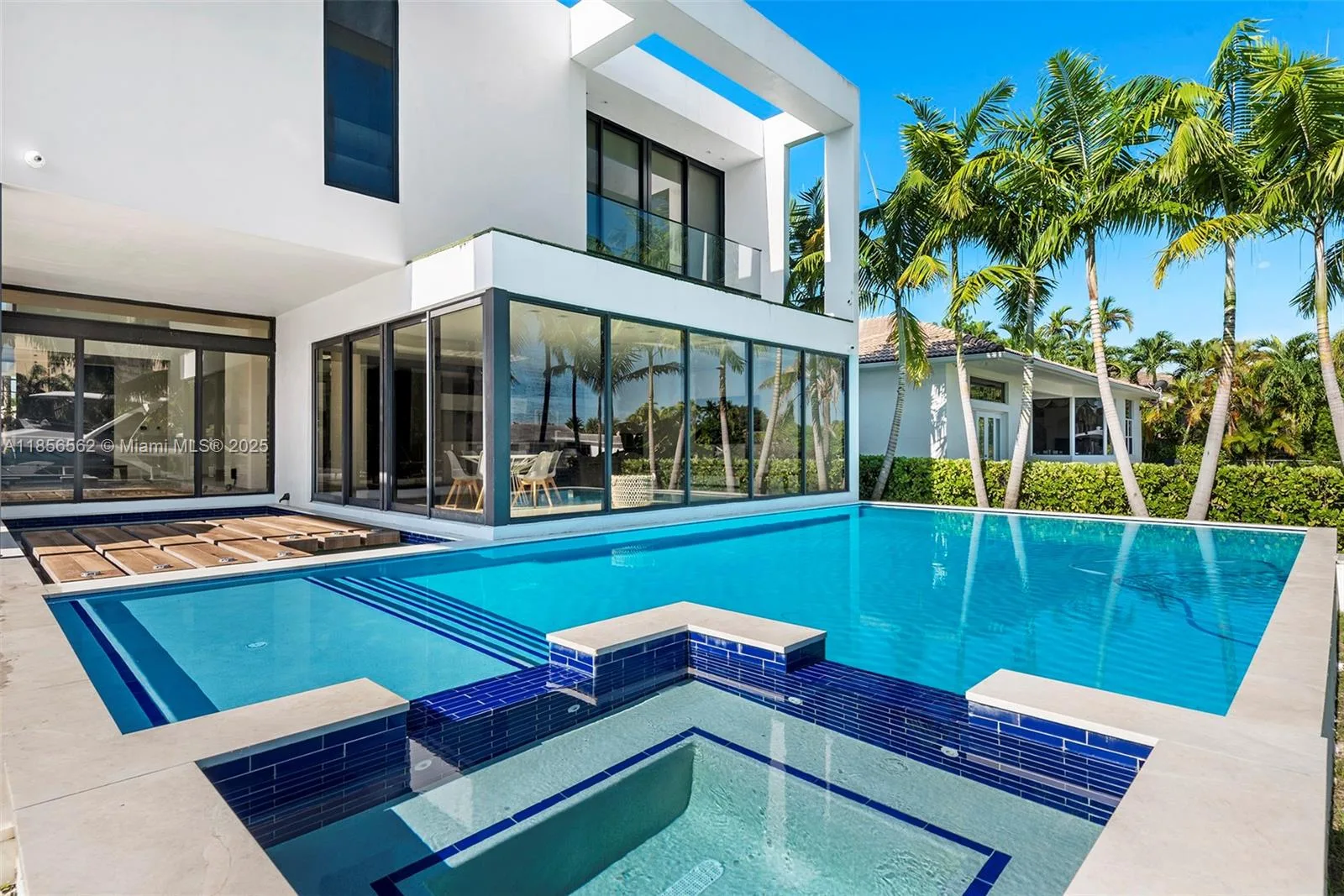 418 Sunset Dr, Hallandale Beach, FL 33009 photo 4