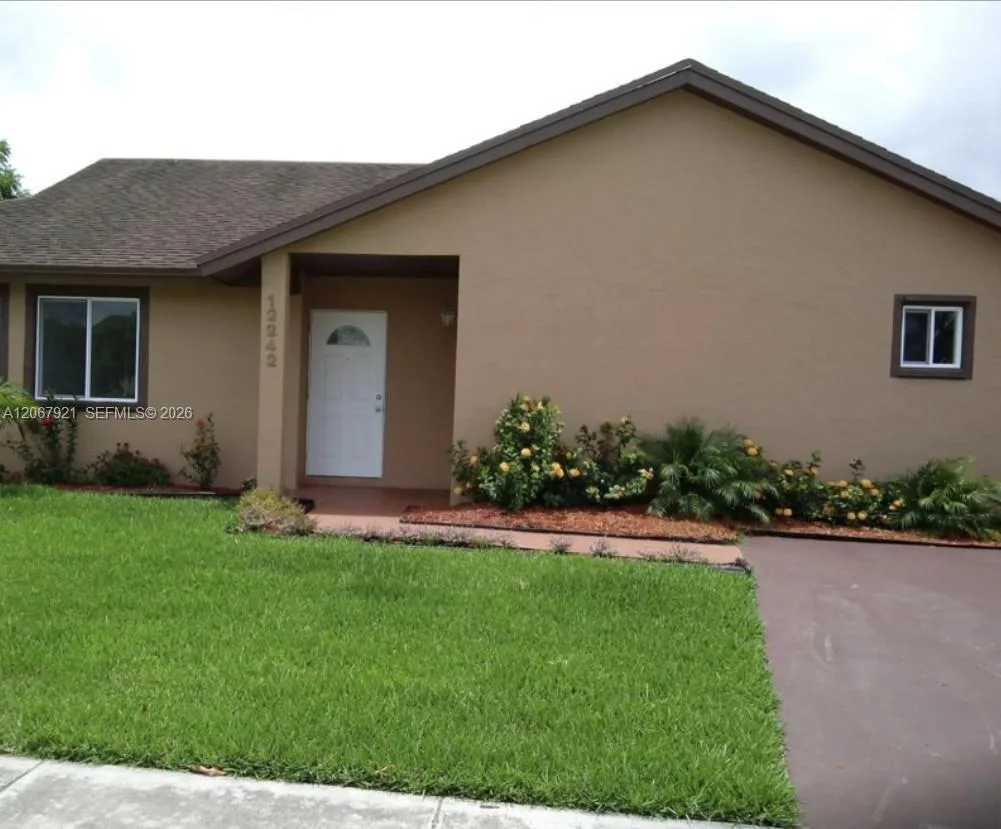12242 SW 210th St, Miami, FL 33177