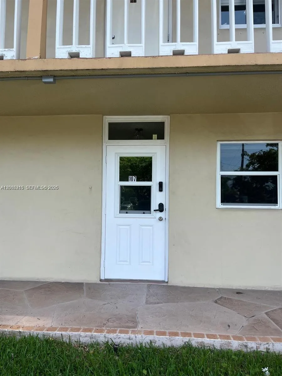 620 NE 12th Ave # 107, Hallandale Beach, FL 33009