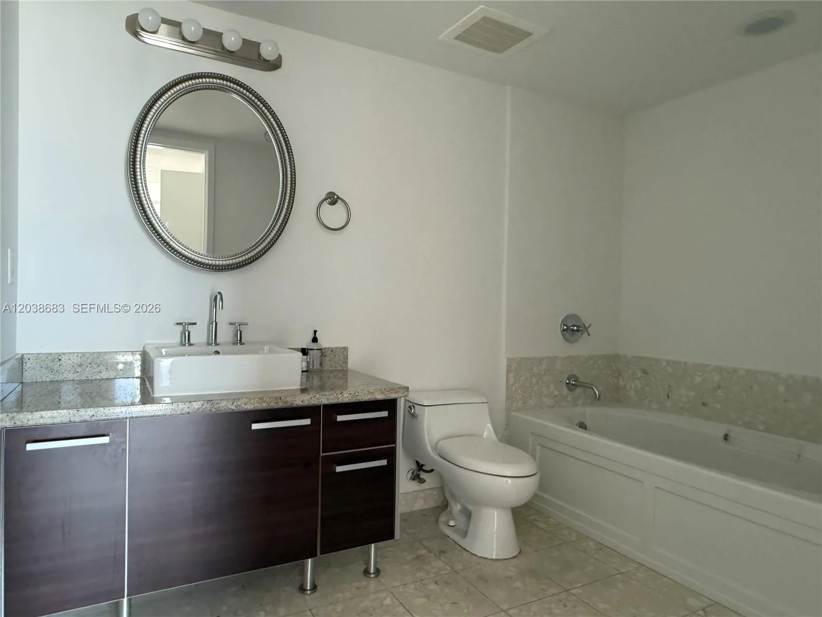 185 SW 7th St # 3311, Miami, FL 33130 photo 11