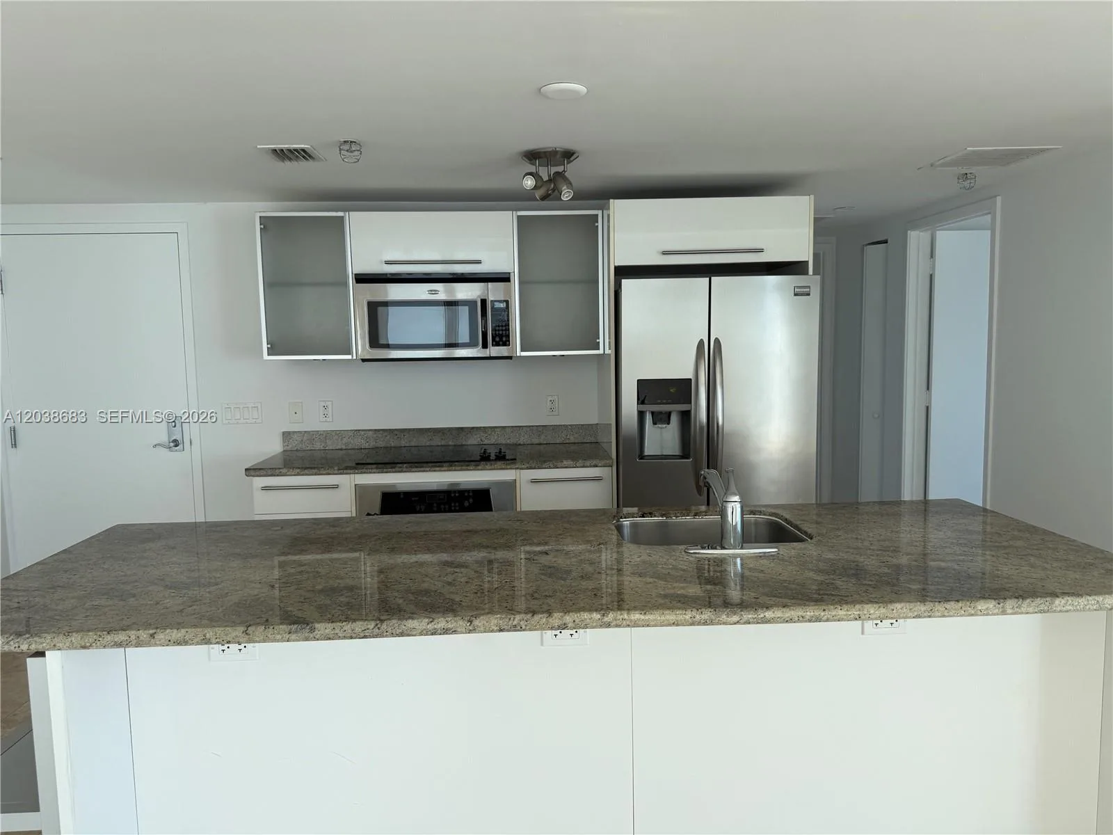 185 SW 7th St # 3311, Miami, FL 33130 photo 5