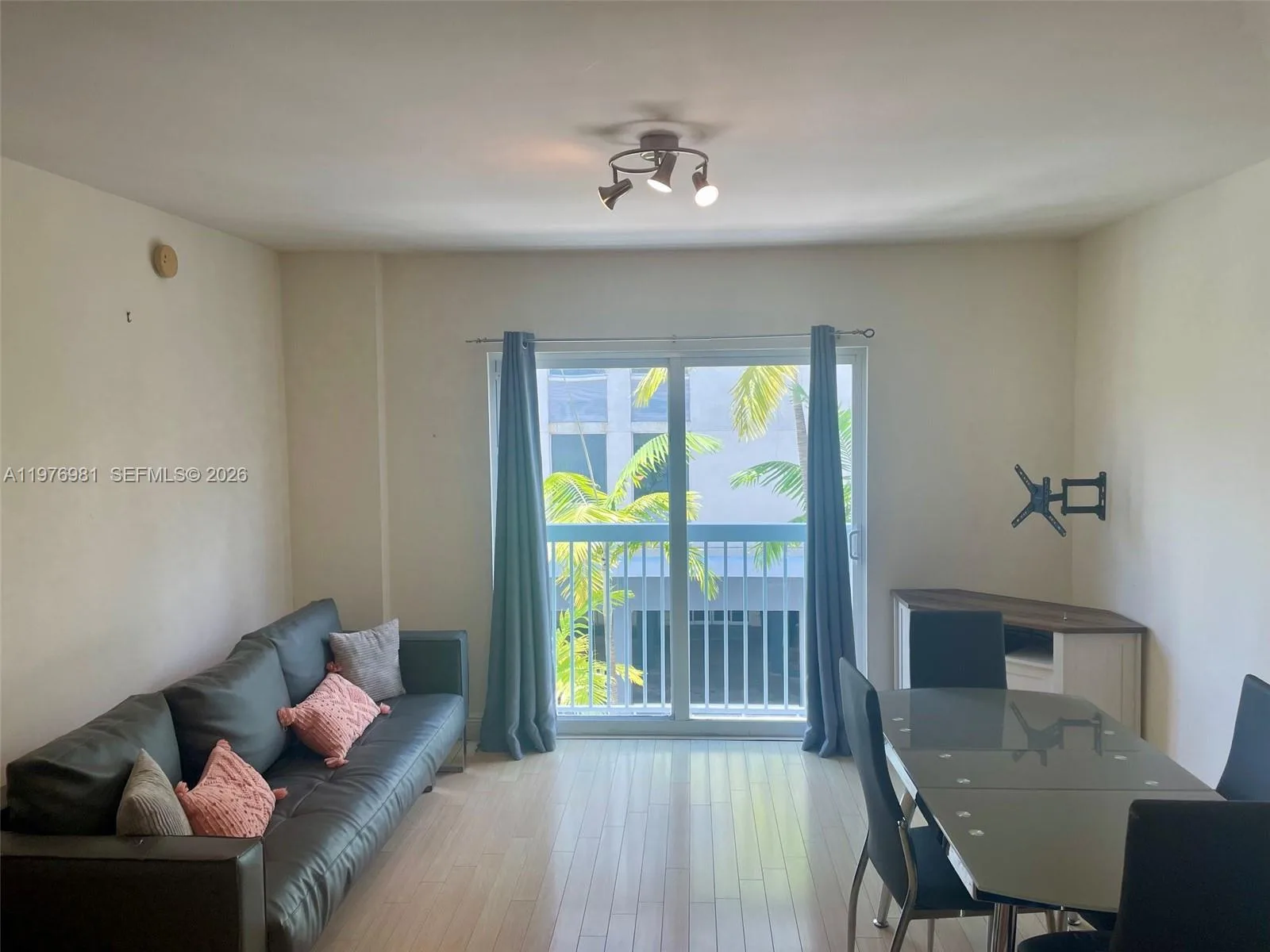 2740 SW 28th Ter # 304, Miami, FL 33133