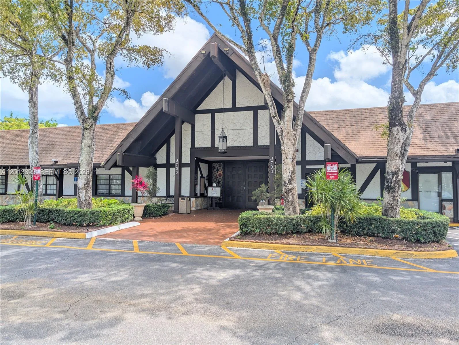 3740 Inverrary Dr # 2B, Lauderhill, FL 33319 photo 6