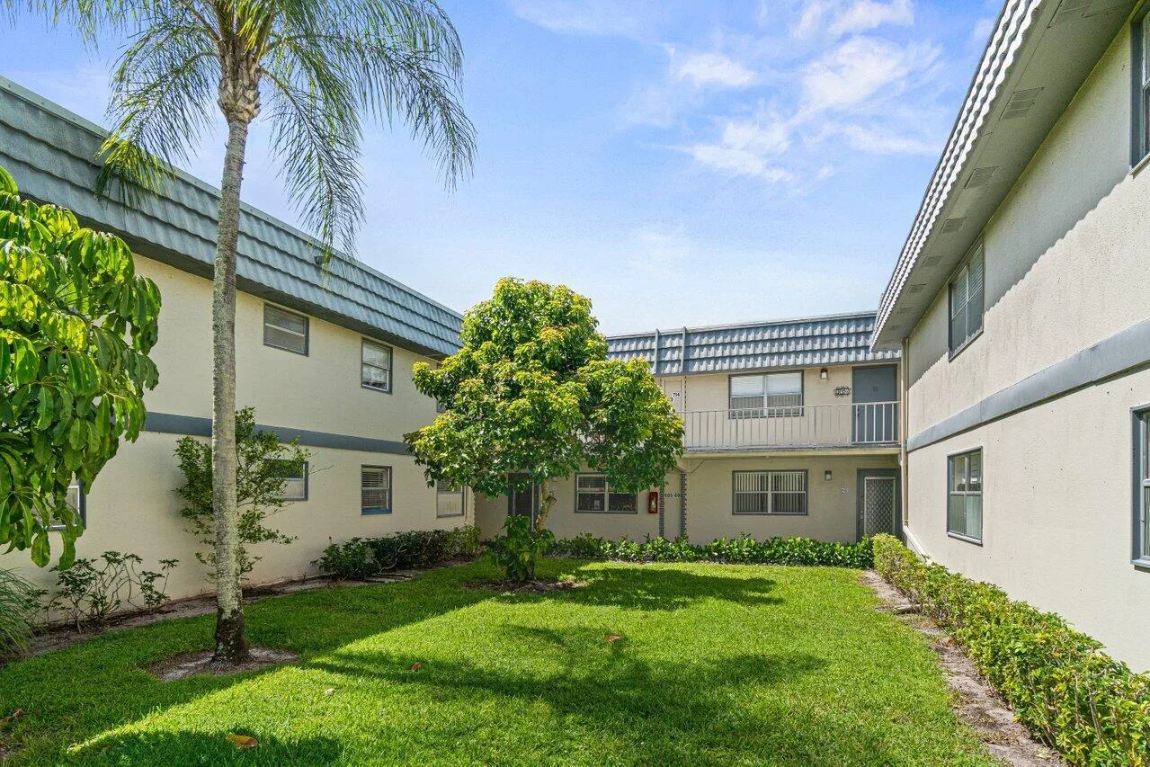690 BRITTANY O, Delray Beach, FL 33446 photo 2