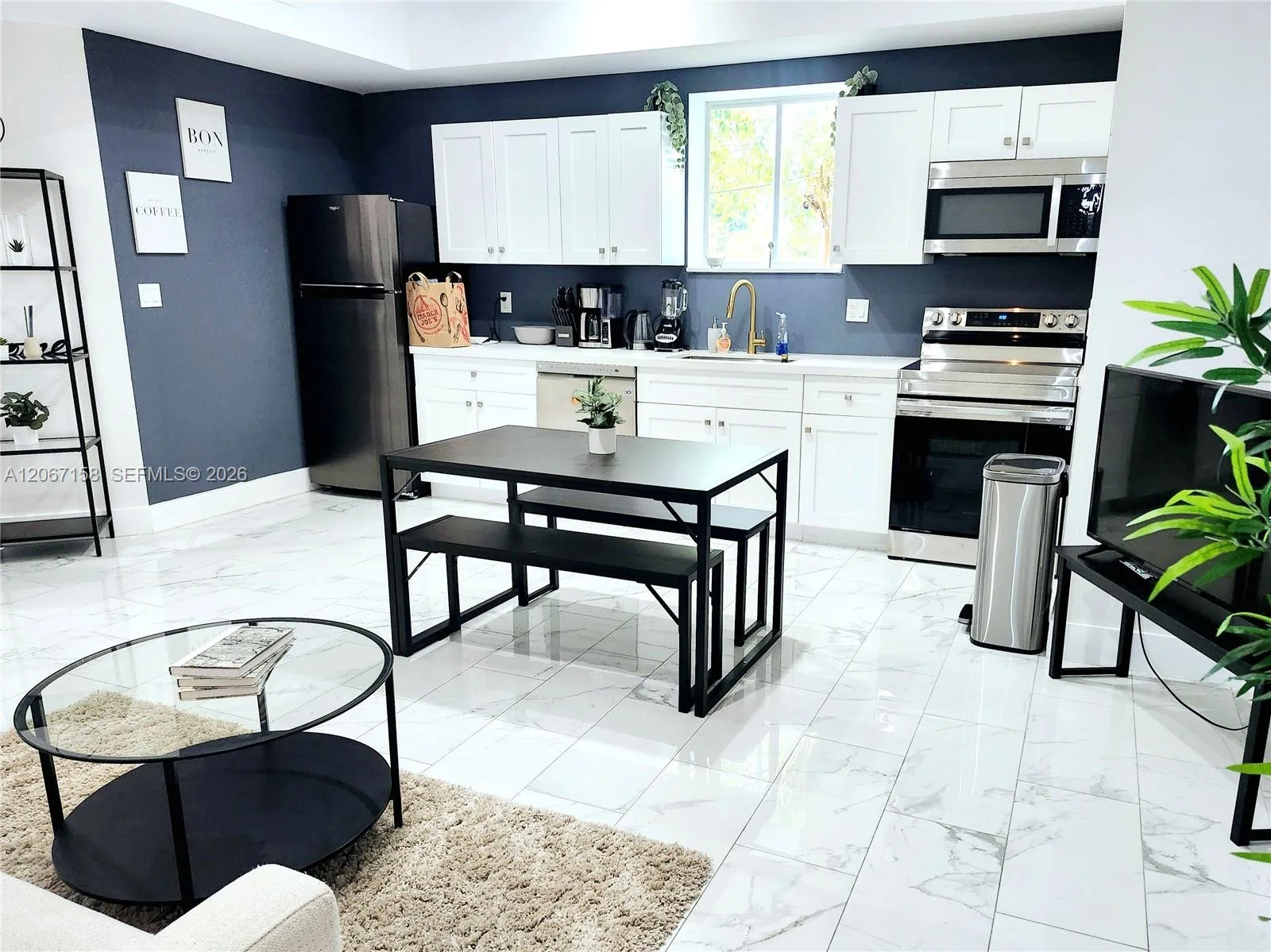 1860 NW 24th Ave # 302, Miami, FL 33125 — zdjęcie 2