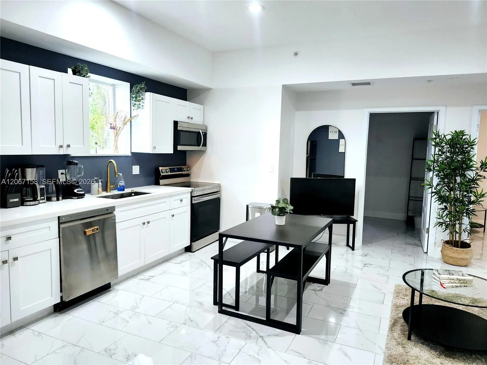 1860 NW 24th Ave # 302, Miami, FL 33125 — zdjęcie 4