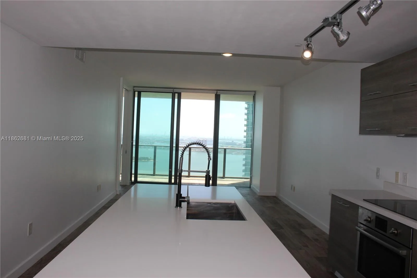 650 NE 32nd St # 3703, Miami, FL 33137 photo 2