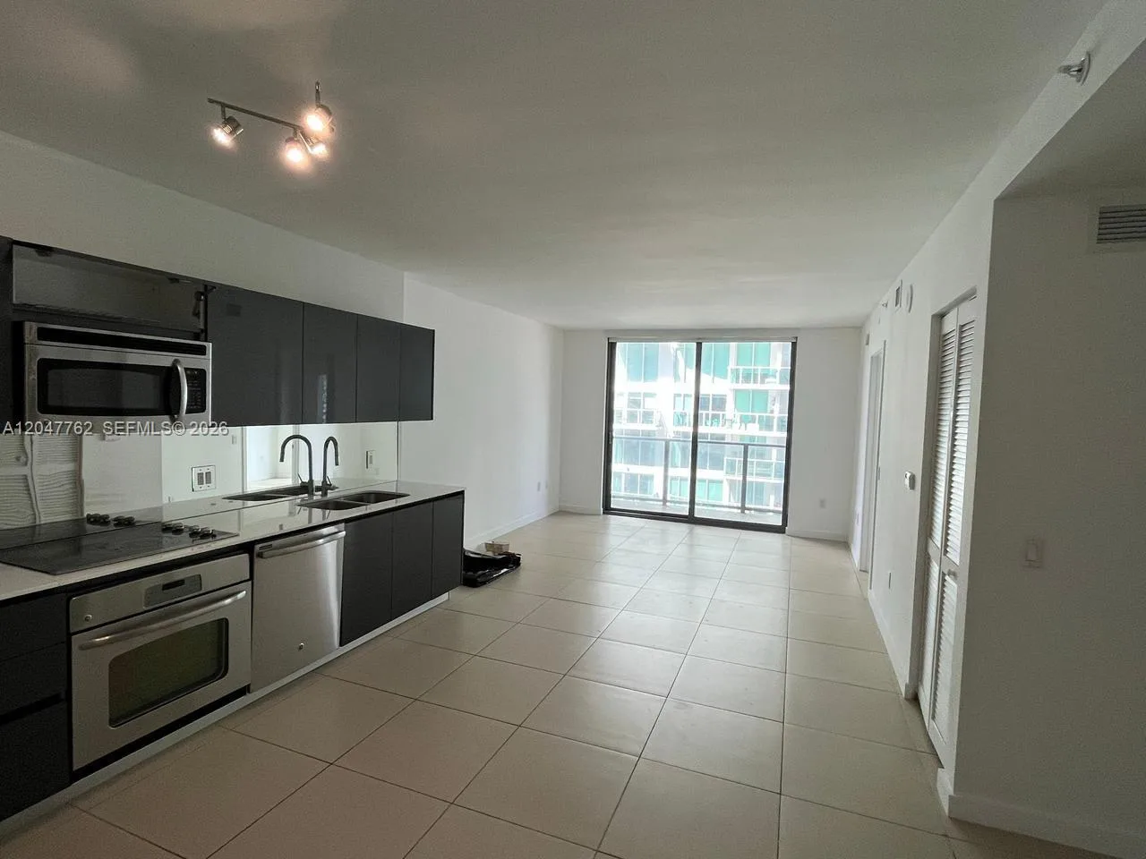 31 SE 6th St # 1004, Miami, FL 33131