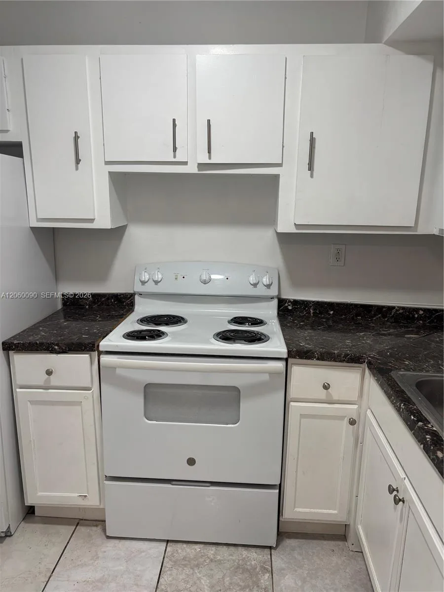 3600 NW 21st St # 101, Lauderdale Lakes, FL 33311