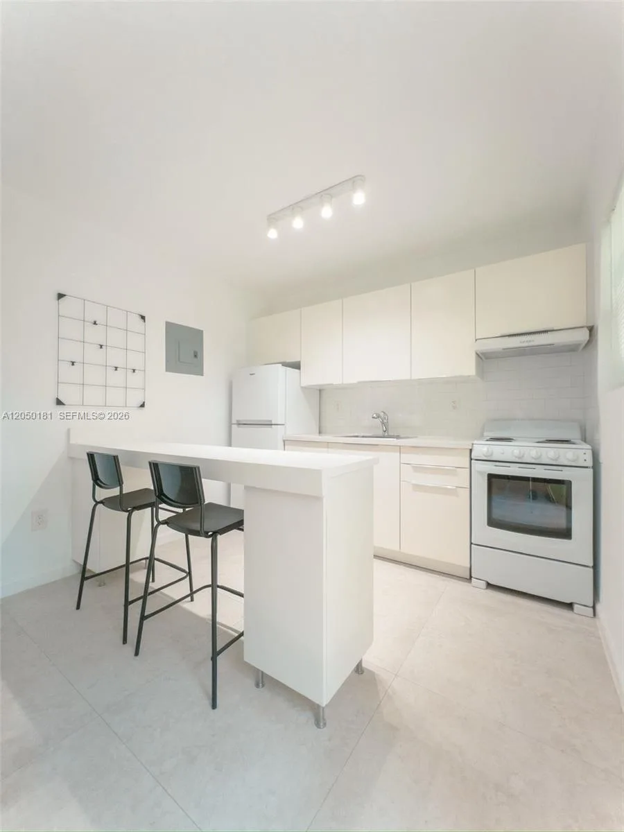 3676 Oak Ave # 6, Miami, FL 33133 photo 2