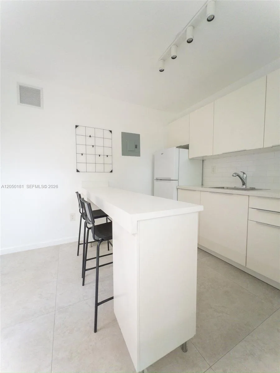 3676 Oak Ave # 6, Miami, FL 33133 photo 5