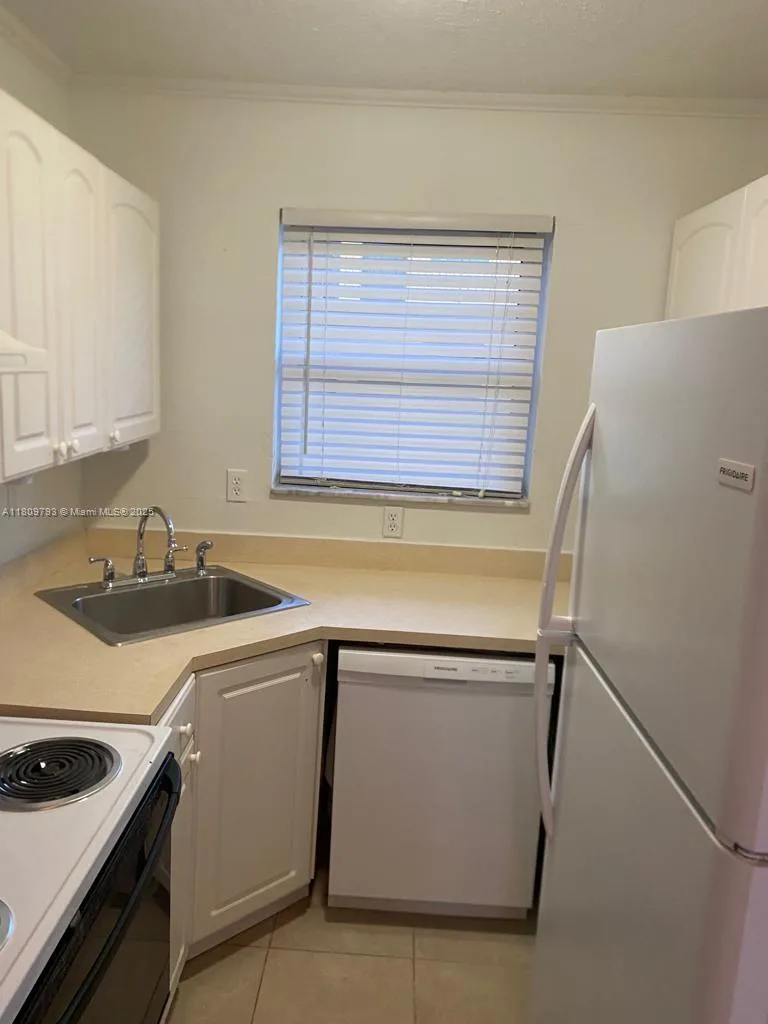 1975 NE 135th St # 2D, North Miami, FL 33181 photo 5