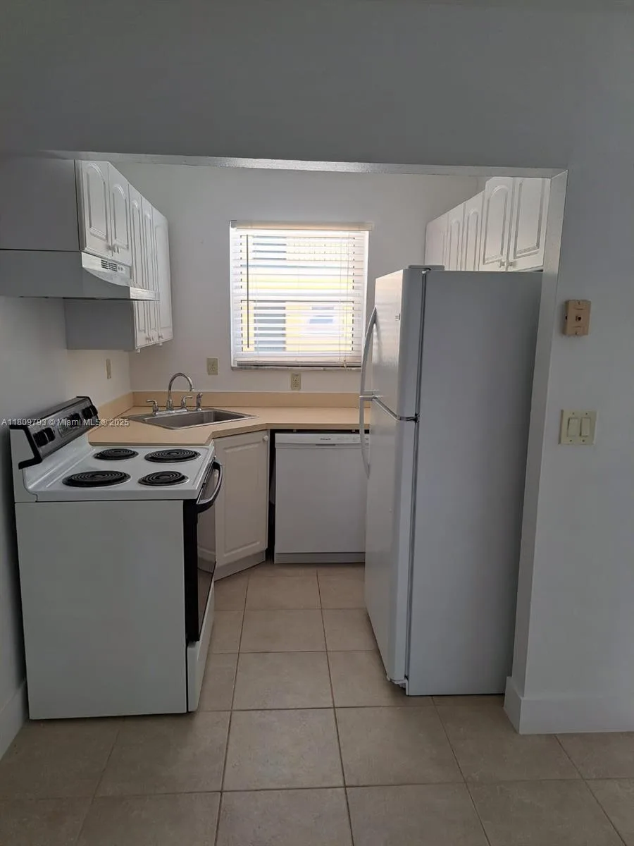 1975 NE 135th St # 2D, North Miami, FL 33181 photo 6