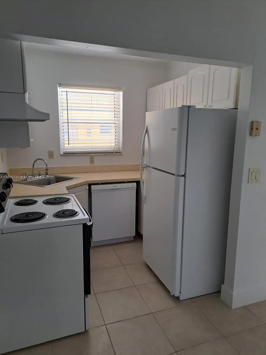 1975 NE 135th St # 2D, North Miami, FL 33181 photo 8