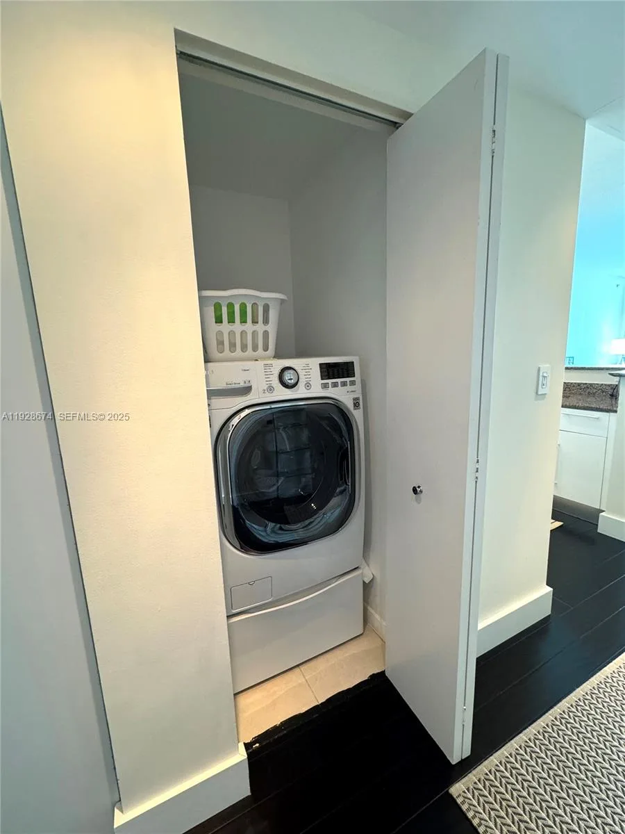 335 S Biscayne Blvd # 2403, Miami, FL 33131 photo 3