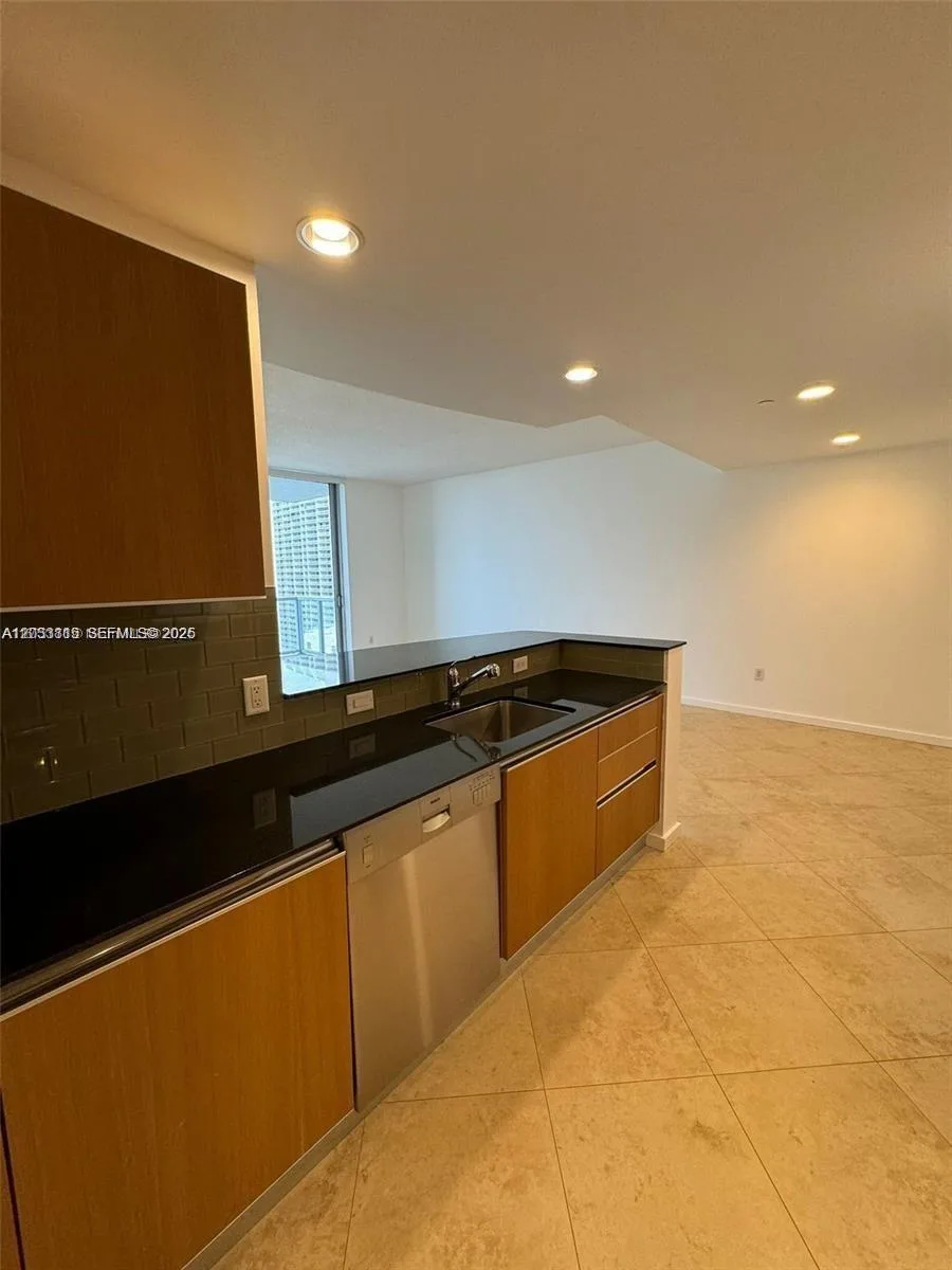 1060 Brickell Ave # 2703, Miami, FL 33131 photo 2