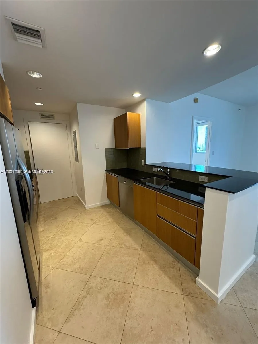 1060 Brickell Ave # 2703, Miami, FL 33131 photo 3