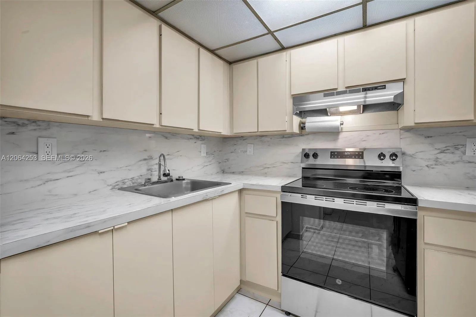 5249 NW 7th St # 416, Miami, FL 33126 photo 5