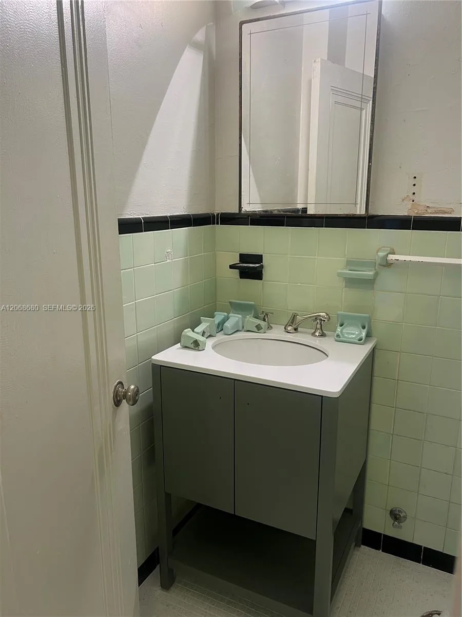 2421 Lake Pancoast Dr # 4D, Miami Beach, FL 33140 photo 13