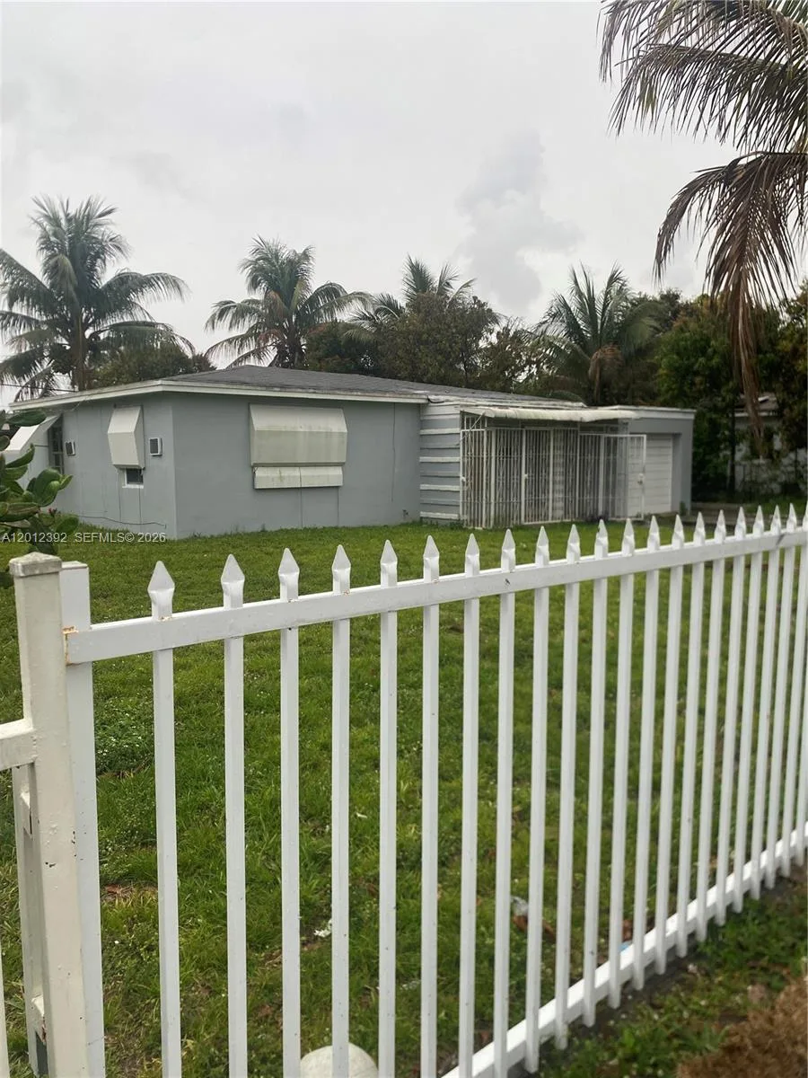 1070 NW 147th St, Miami, FL 33168