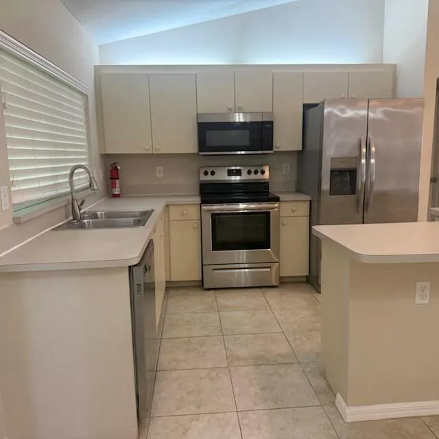 2847 SW SOUTH CALABRIA Circle, Port St. Lucie, FL 34953 photo 2
