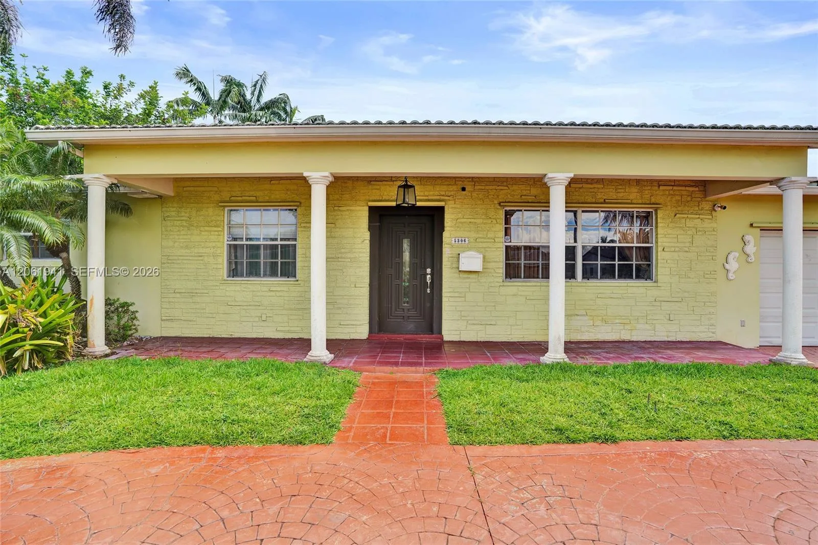 5306 Roosevelt St, Hollywood, FL 33021