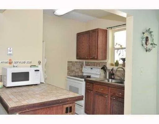 13101 Memorial Hwy 219 Hwy # 219, North Miami, FL 33161 photo 3