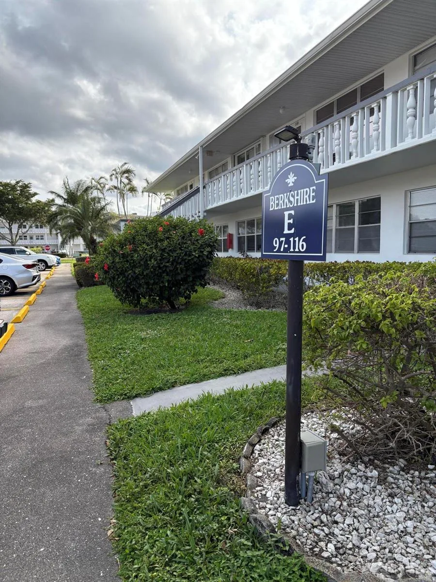 113 Berkshire E, West Palm Beach, FL 33417