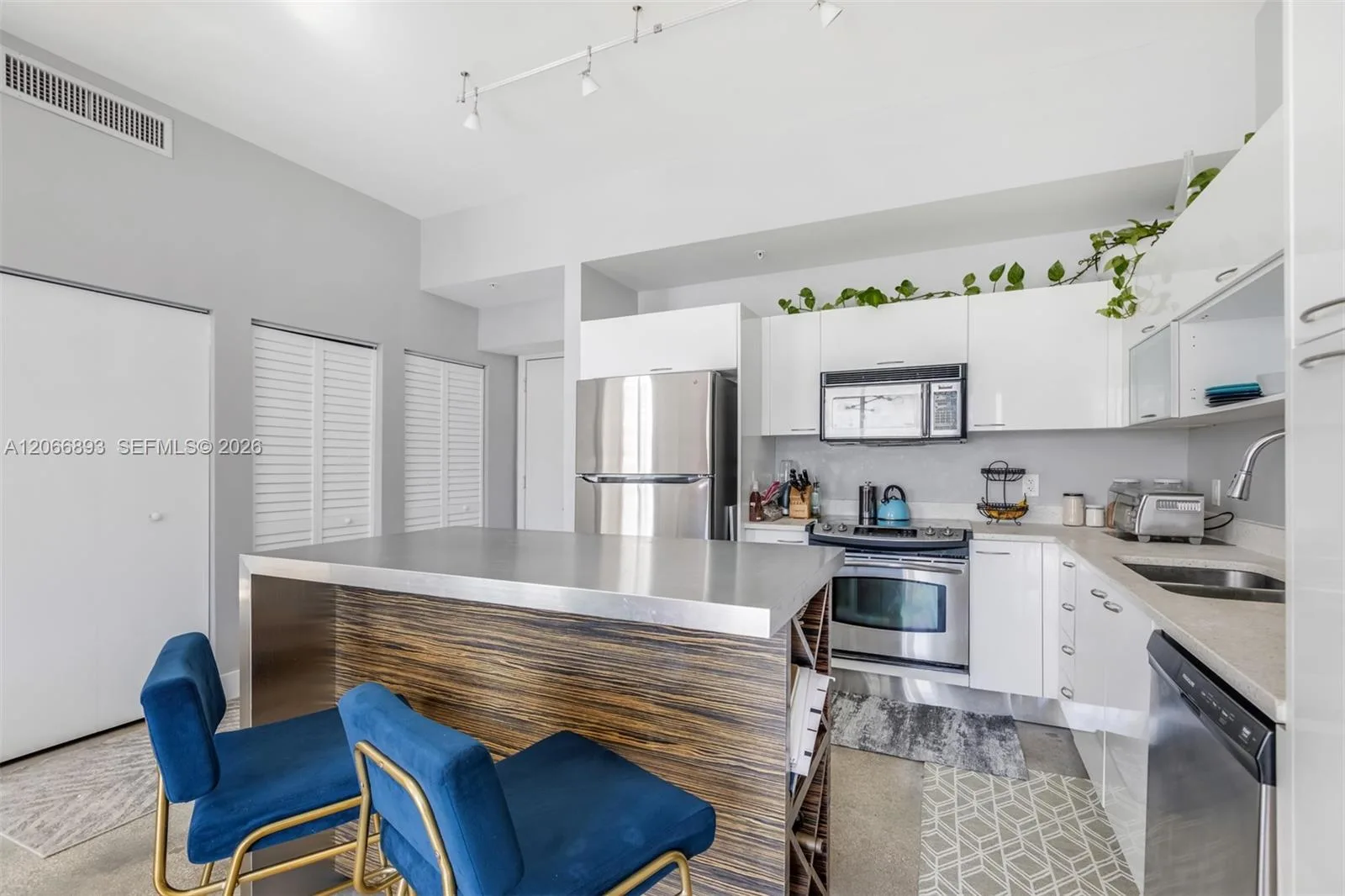 133 NE 2nd Ave # 1908, Miami, FL 33132 photo 7
