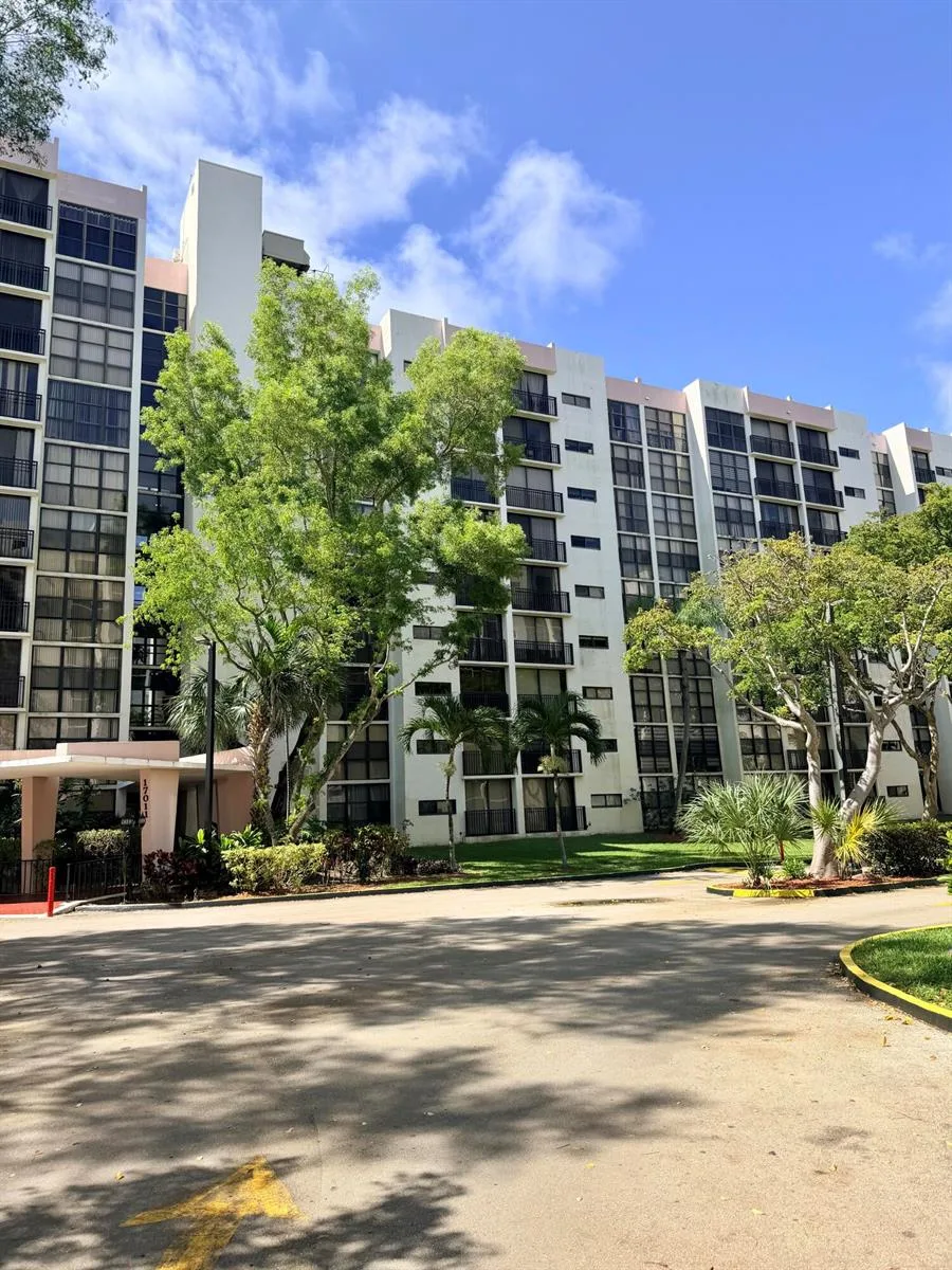 17021 N Bay Road # 912, Sunny Isles Beach, FL 33160