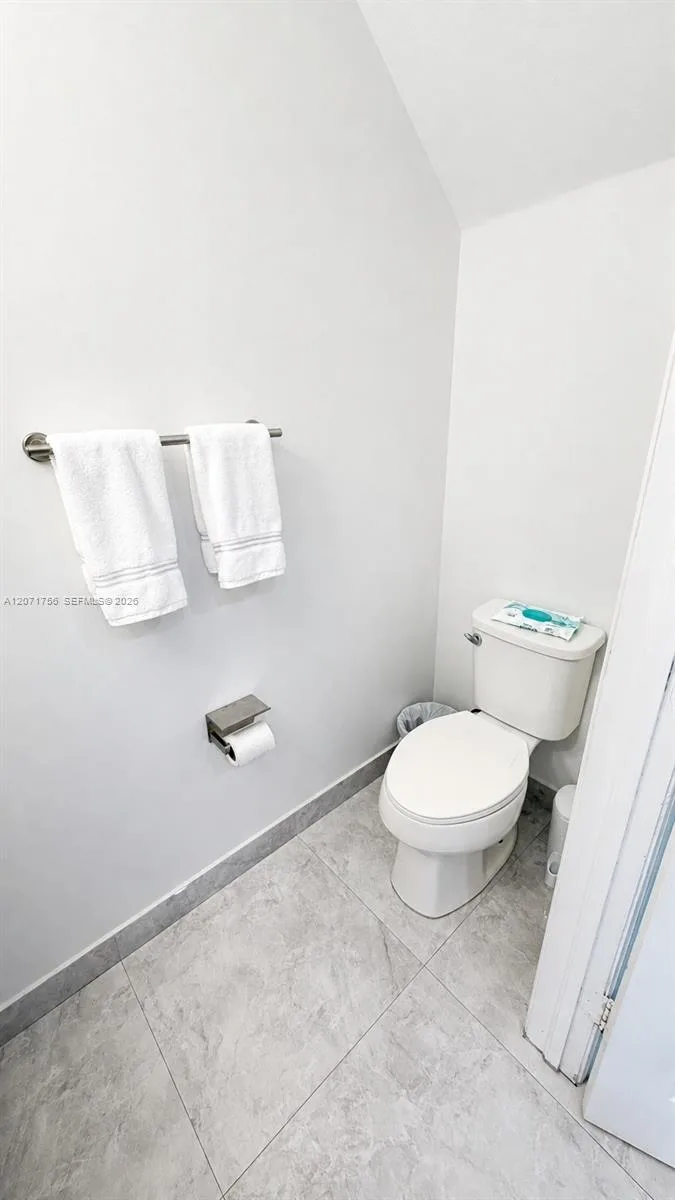 8876 W 35th Way, Hialeah, FL 33018 photo 10