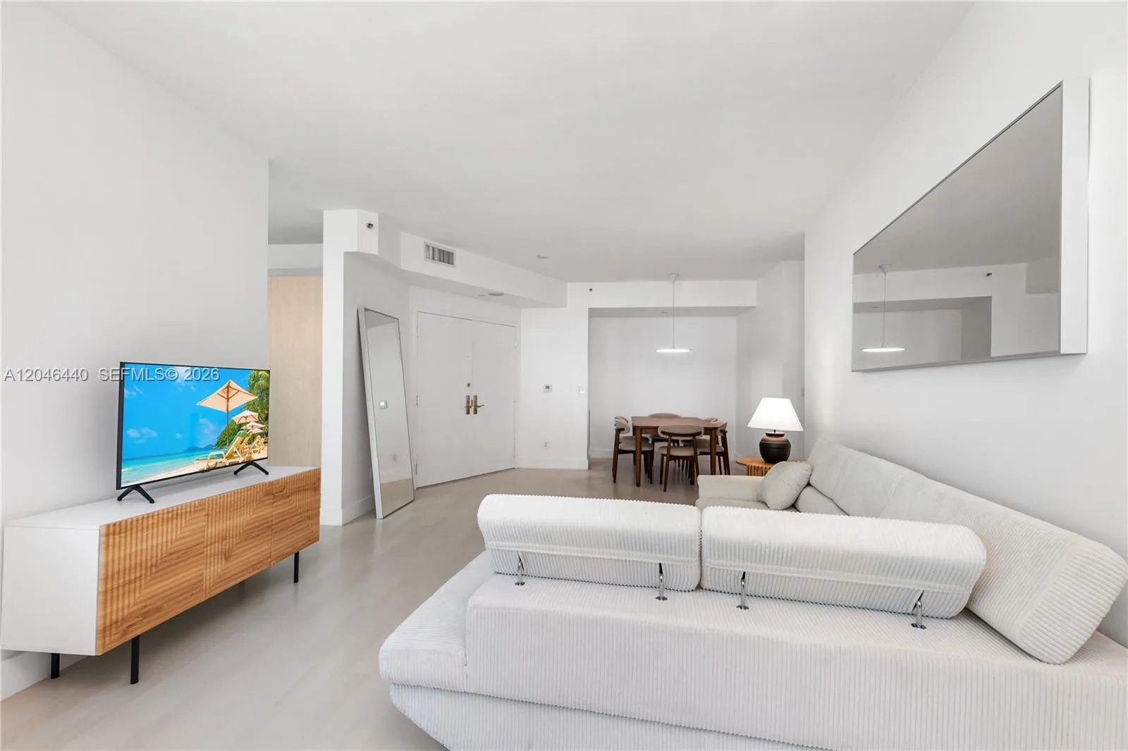300 S Pointe Dr # 907, Miami Beach, FL 33139 photo 2